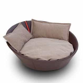Mila, un panier en forme de corbeille pour chat en cuir marron coussin brun - kasibe
