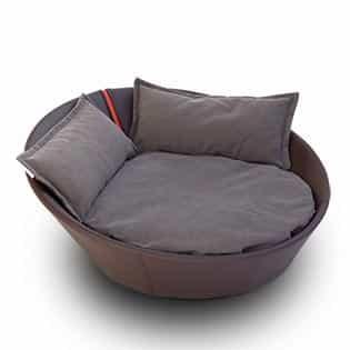 Mila, un panier en forme de corbeille pour chat en cuir marron coussin marron foncé - kasibe