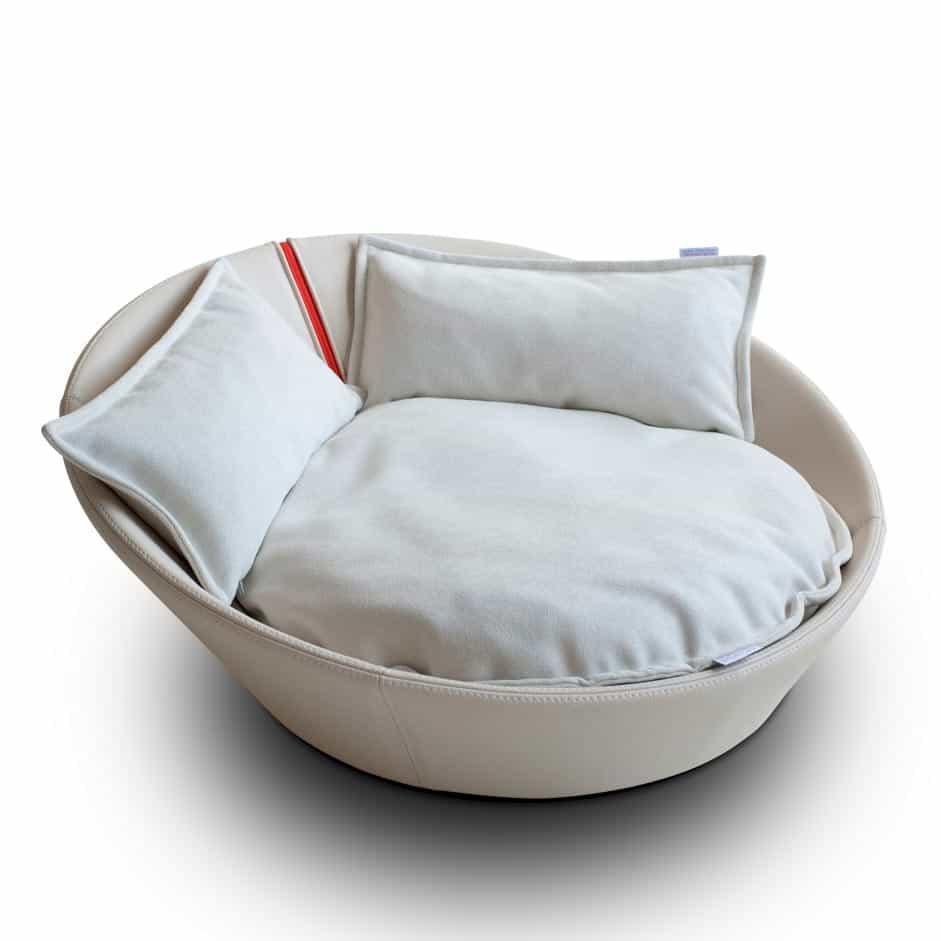 Mila, un panier en forme de corbeille pour chat en cuir crème coussin crème - kasibe