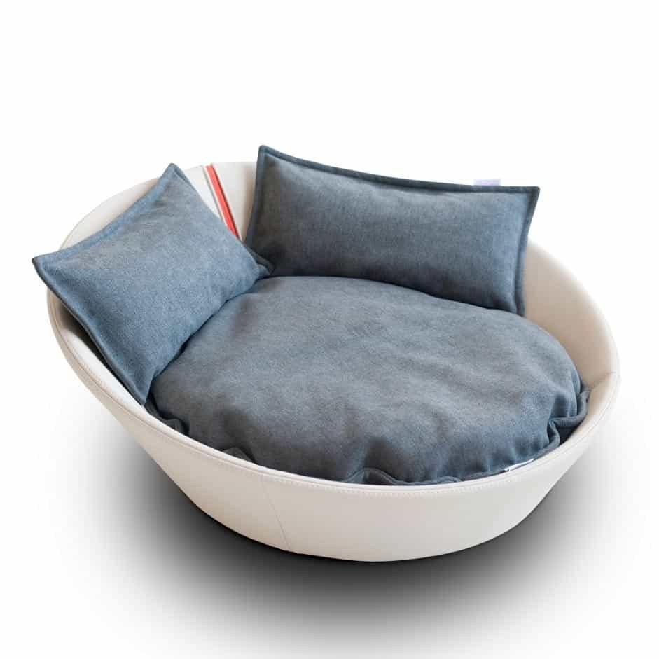 Mila, un panier en forme de corbeille pour chat en cuir crème coussin gris moyen - kasibe
