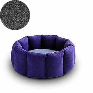 Bloom, un panier apaisant pour votre chat tout en velours aubergine coussin gris moyen - kasibe