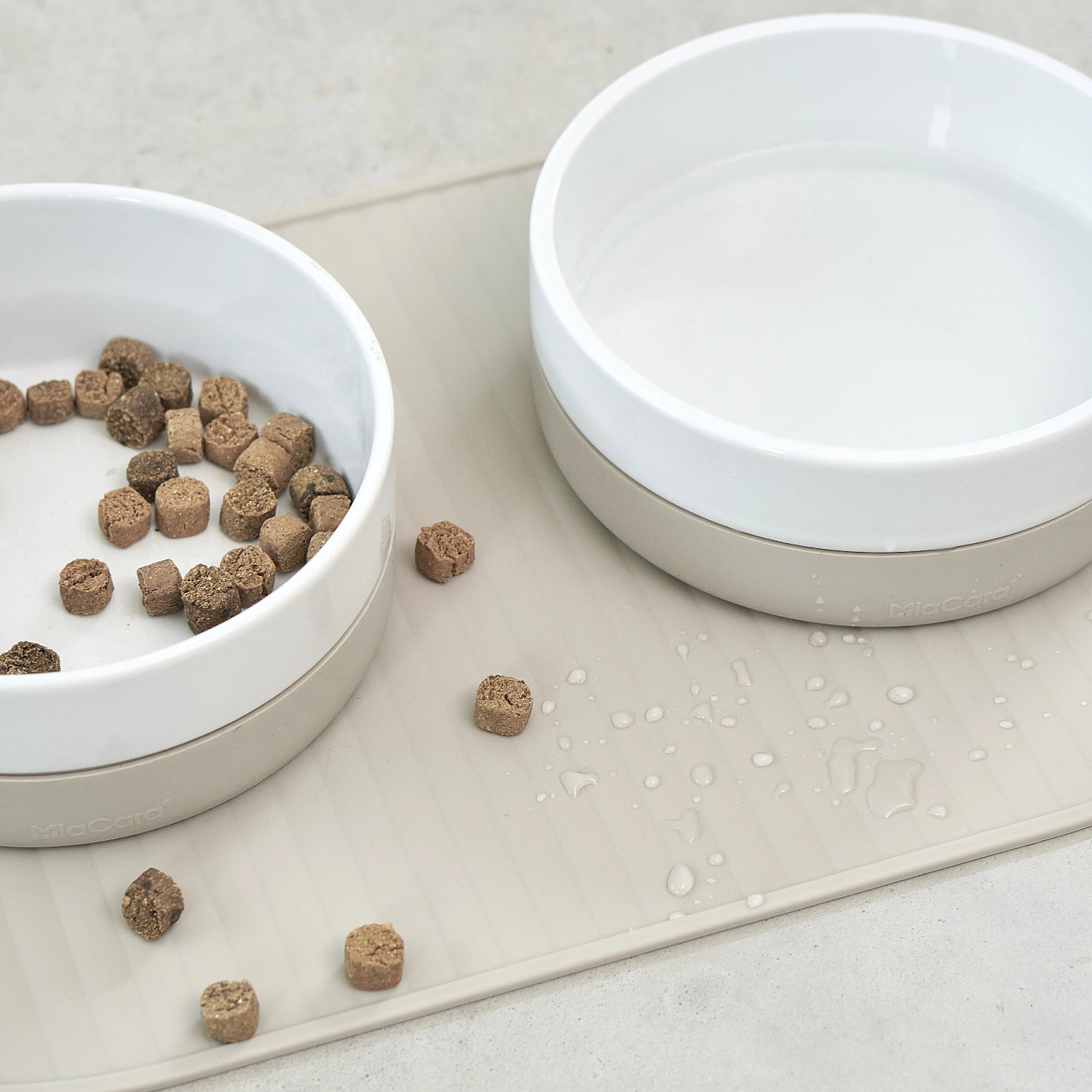 tapis de gamelle design pour chien beige - kasibe