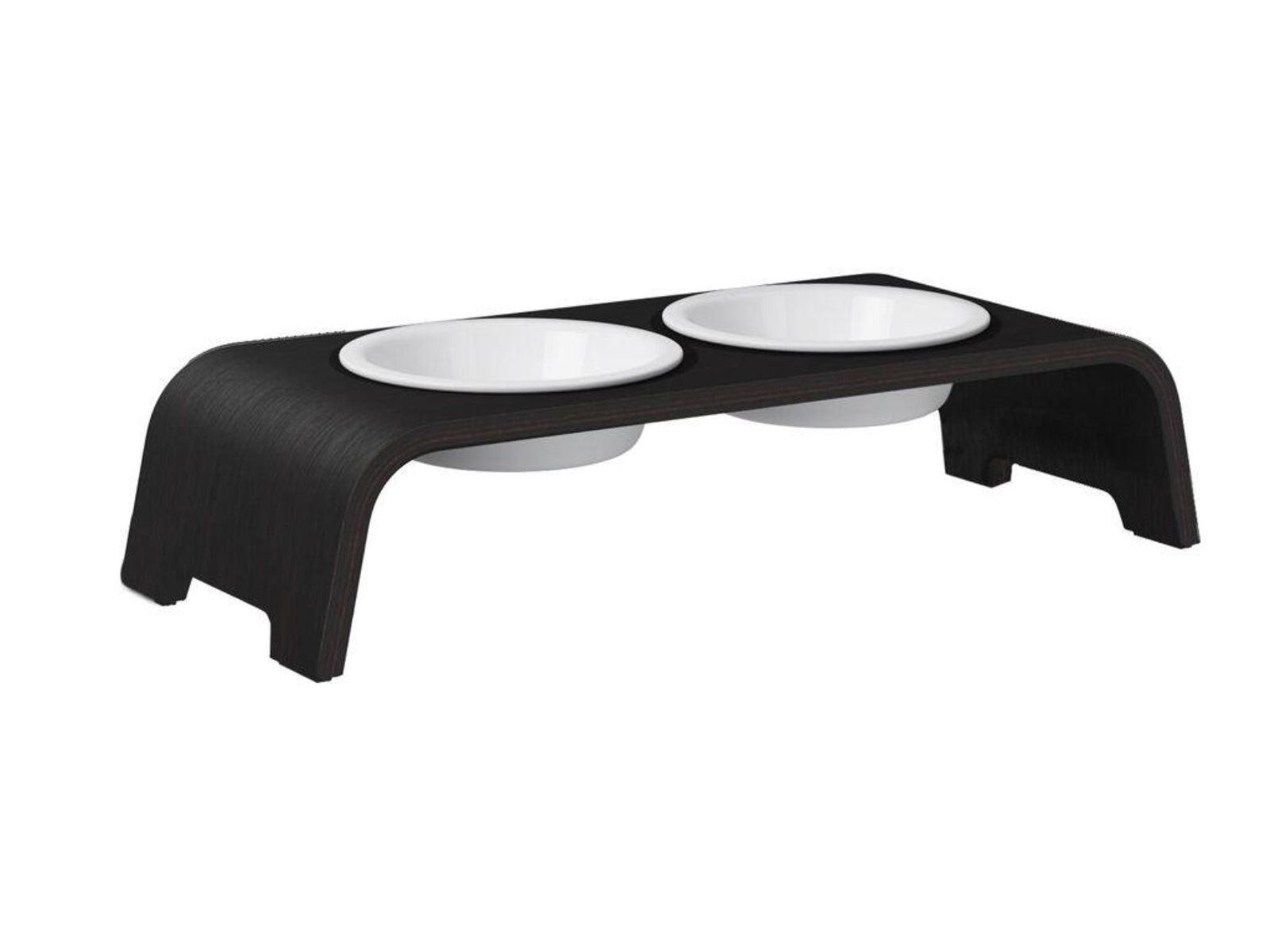 Gamelle élégante pour chien en bois massif dogBar toute en courbe kasibe chêne foncé taille s bol pocelaine