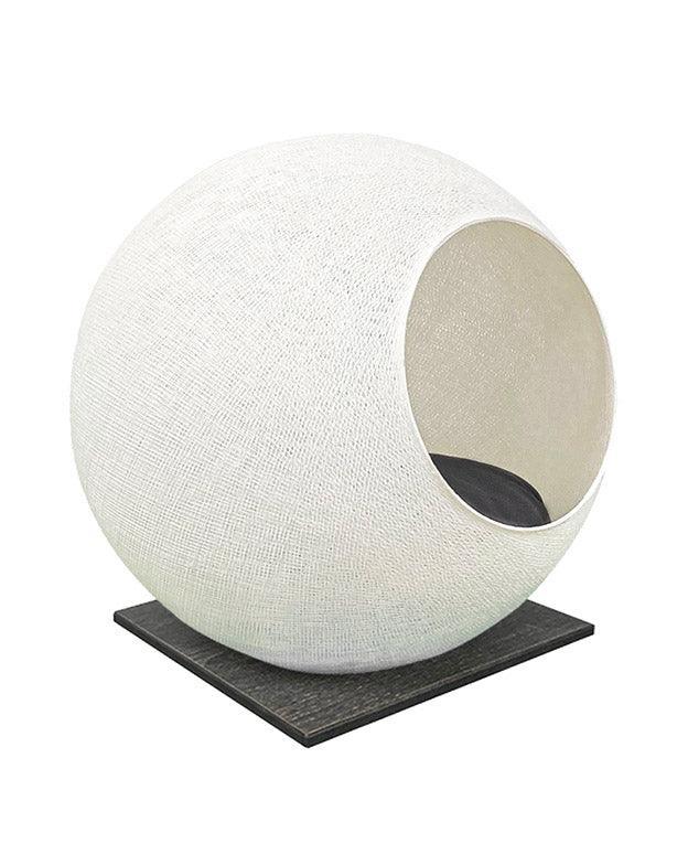 Meuble pour chat design : le Square un cocon discret tout en élégance ivoire socle wengé - kasibe