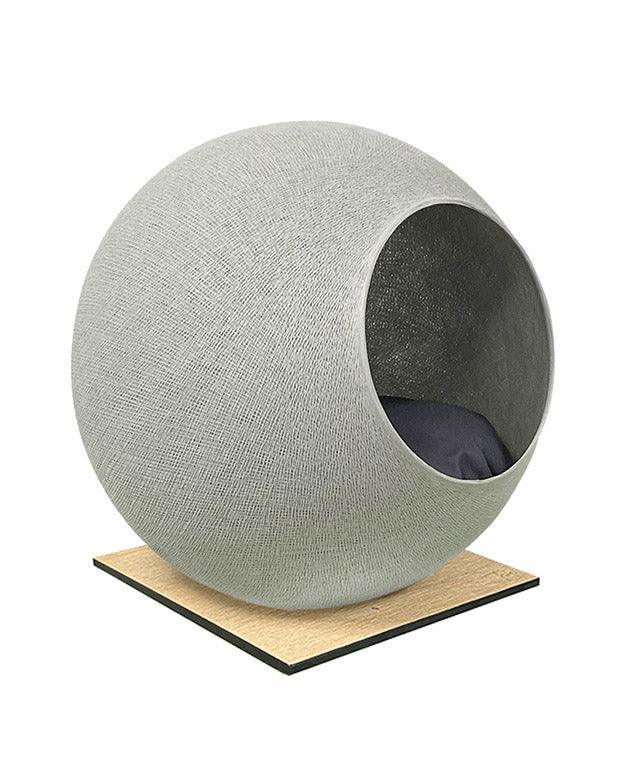 Meuble pour chat design : le Square un cocon discret tout en élégance gris clair socle chêne clair - kasibe