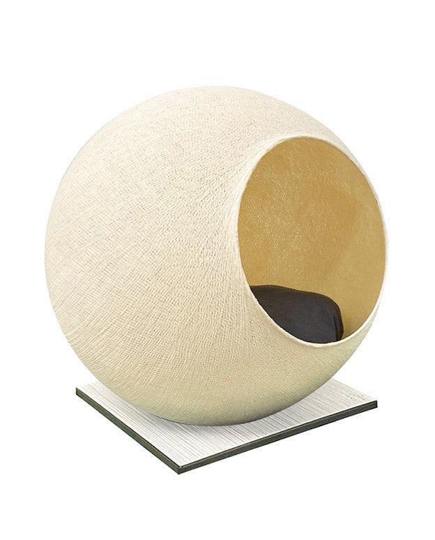 Meuble pour chat design : le Square un cocon discret tout en élégance champagne socle béton blanc - kasibe
