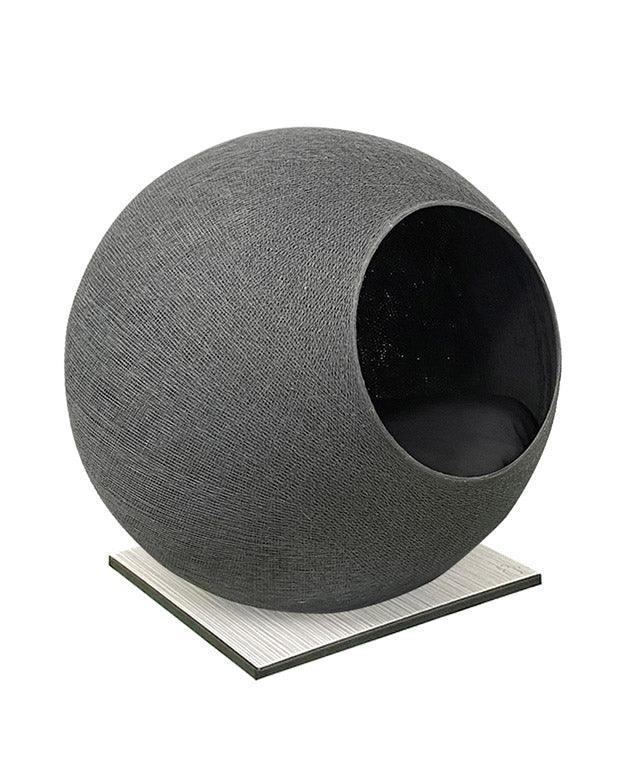 Meuble pour chat design : le Square un cocon discret tout en élégance gris foncé socle béton blanc - kasibe