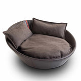 Mila, un panier en forme de corbeille pour chat en cuir marron coussin marron - kasibe