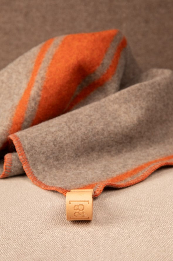 Une couverture chaude pour chien en laine recyclée Ansel orange- kasibe