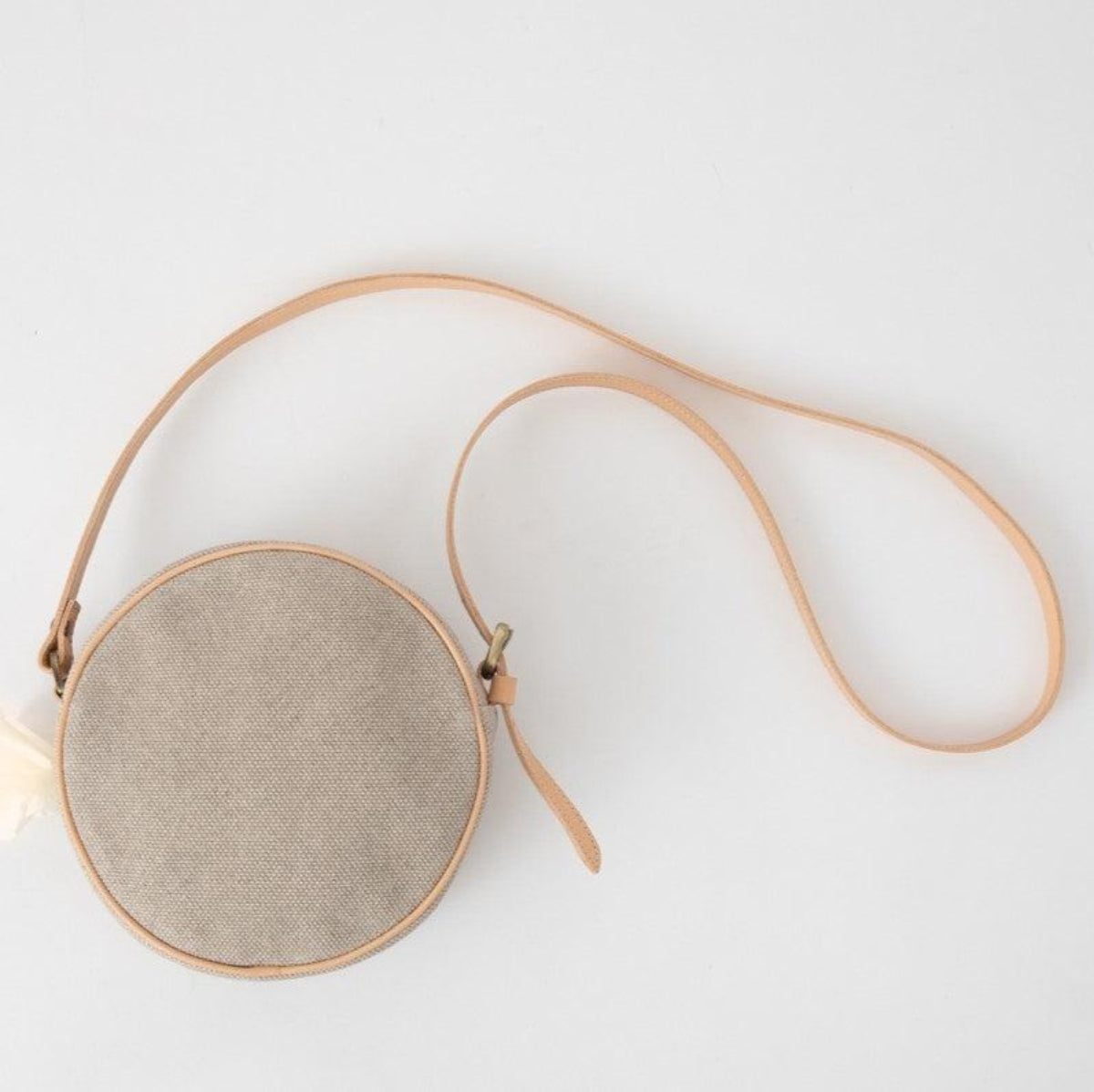 Mini Margaret : un sac tout rond pour promener mon chien beige - kasibe