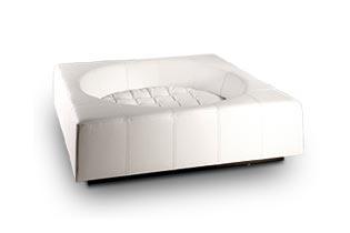 Panier Cube, un meuble pour chien très design en simili cuir blanc taille s - kasibe