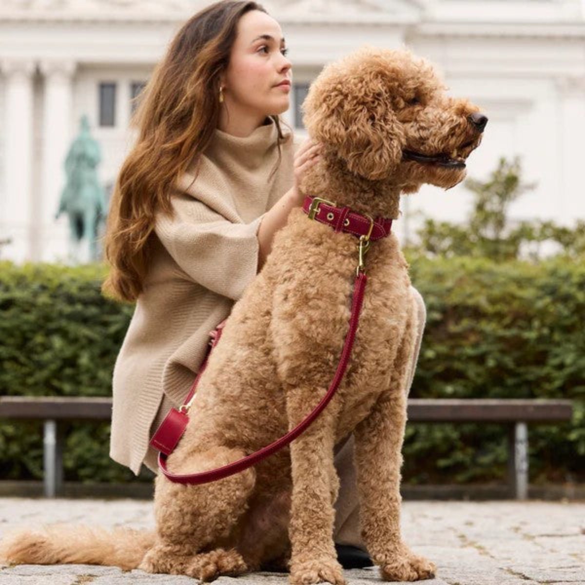 pochette pour sacs à déjections canines en cuir rouge - kasibe