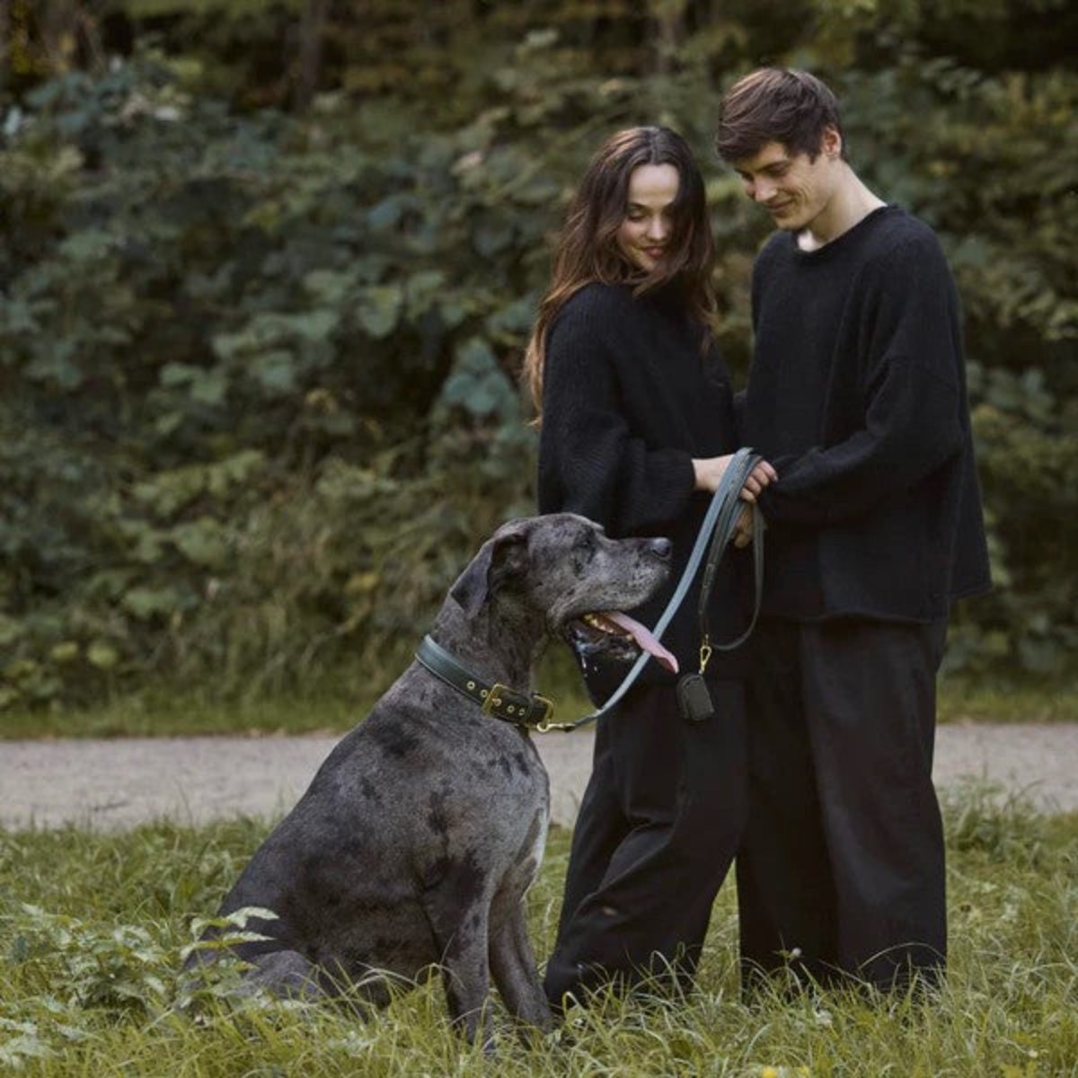 pochette pour sacs à déjections canines en cuir vert - kasibe