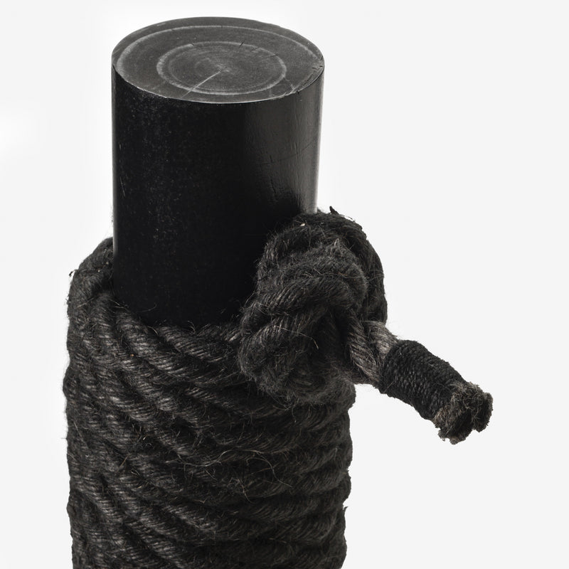 Totem : un poteau griffoir pour chat très design noir détail - kasibe