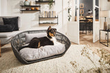 Luna en finition Tudor : un magnifique canapé pour chien - Kasibe