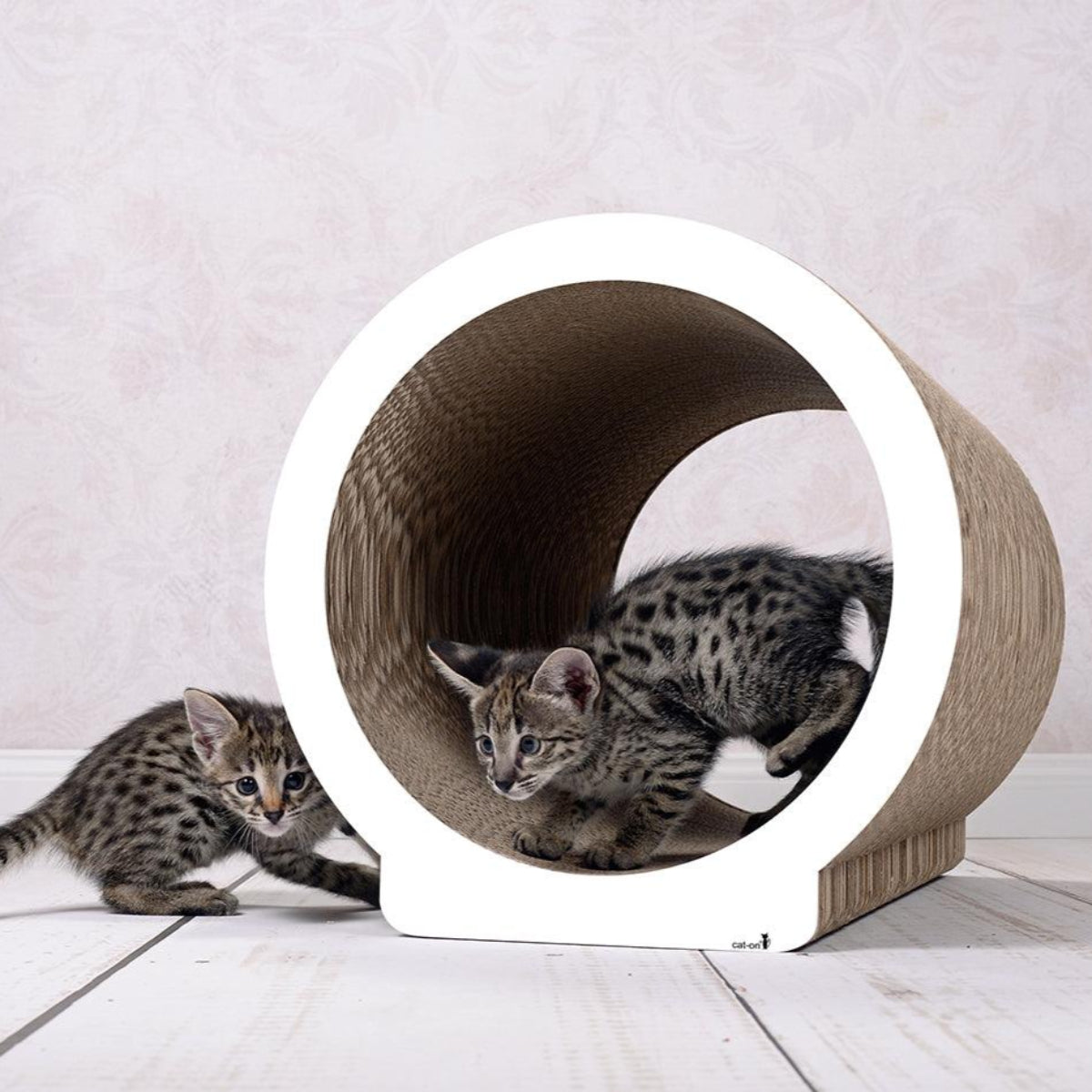 Un griffoir pour chat design: Le Rond, un meuble maison en carton kasibe blanc