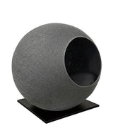 Meuble pour chat design : le Square un cocon discret tout en élégance gris foncé socle béton noir - kasibe