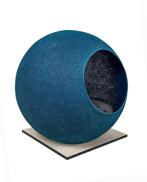Meuble pour chat design : le Square un cocon discret tout en élégance bleu socle béton - kasibe