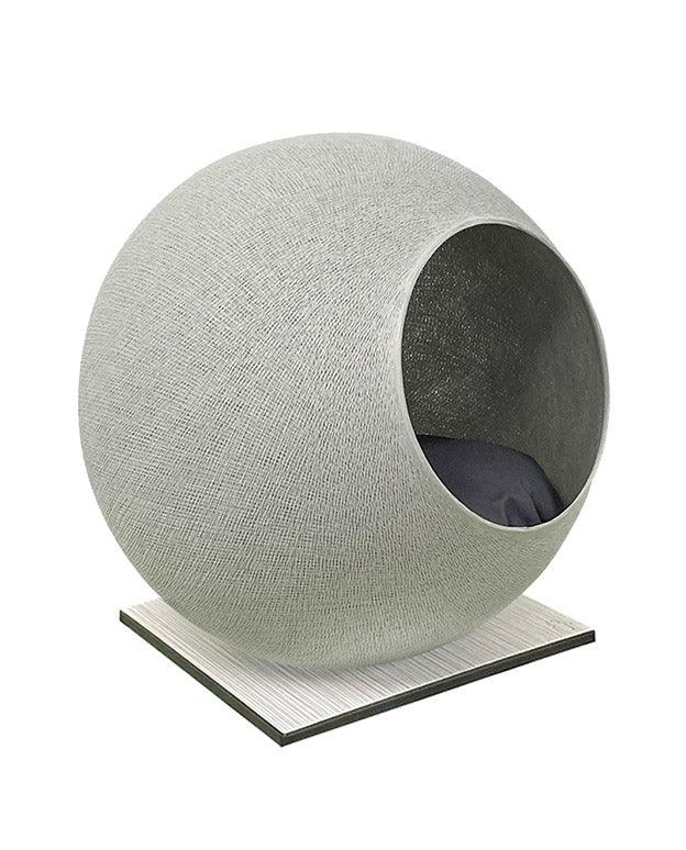 Meuble pour chat design : le Square un cocon discret tout en élégance gris clair socle béton blanc - kasibe
