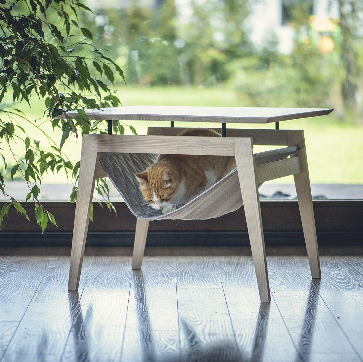 Kikko, un panier pour chat en bois et hamac au style scandinave - kasibe