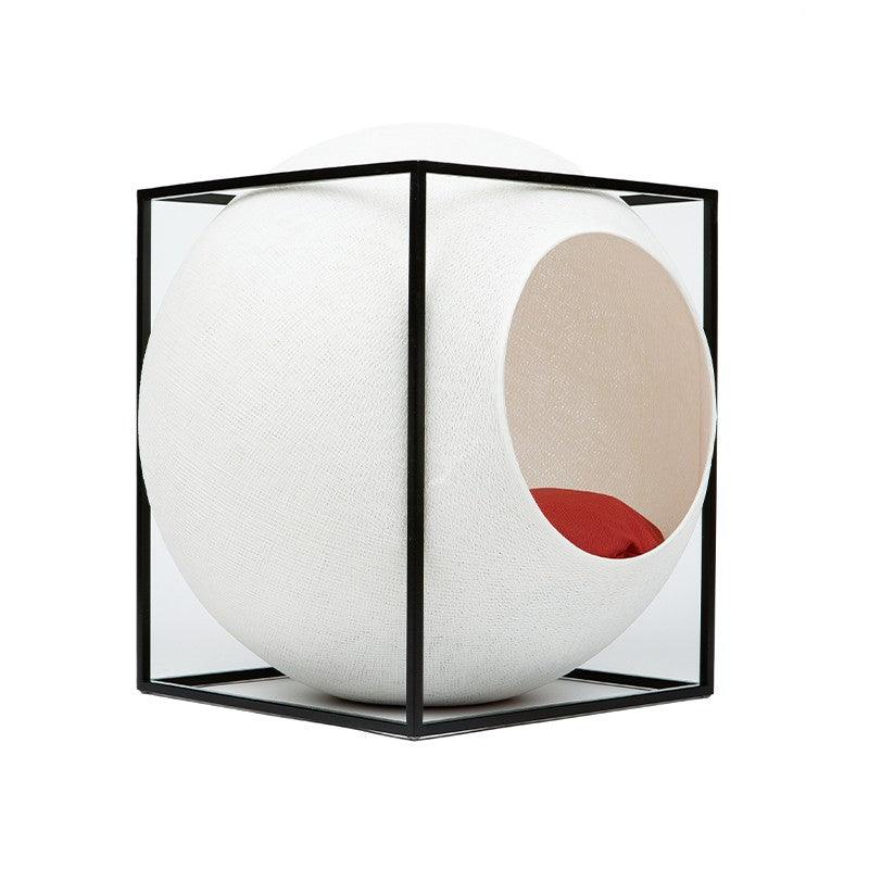 Panier pour chat design & graphique aux lignes pures : Le Cube ivoire structure métal kasibe meyou