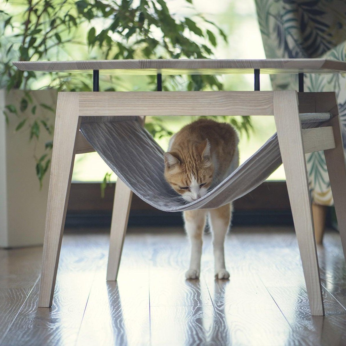 Kikko, un panier pour chat en bois et hamac au style scandinave - kasibe