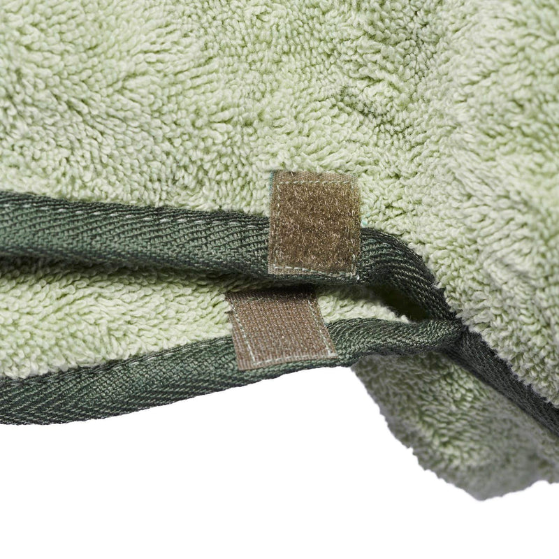 SPA pour chien, un joli peignoir avec ceintures en velcro très absorbant vert dessous - kasibe