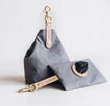 kasibe York, un sac à friandises pour chien en toile cirée gris band&roll
